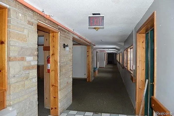 Twin Pines Motel and Apartments (Aloha Motel) - Real Estate Listing